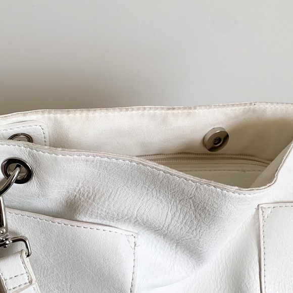 Steve Madden BKOLTT HOBO BAG White Vegan Leather Crossbody Bag - Picture 11 of 16